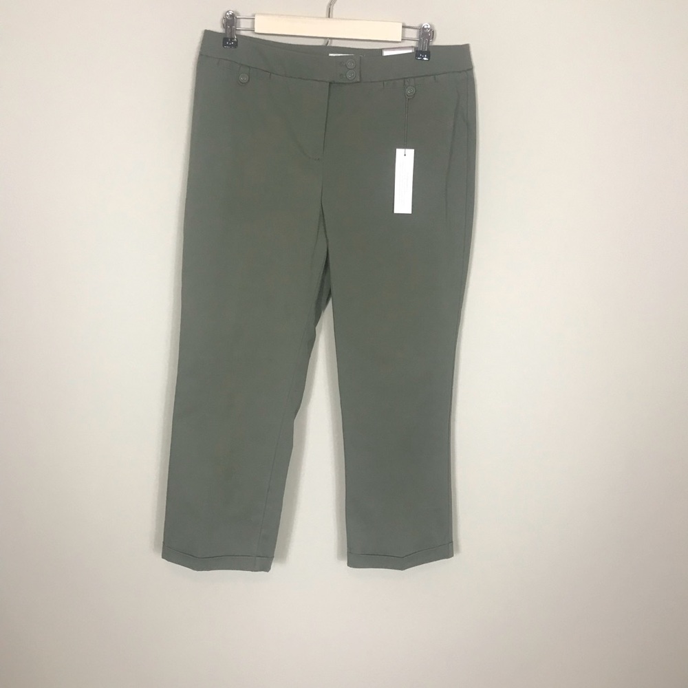 ✨NWT Olive Chico’s Ultimate Fit Crop Pants